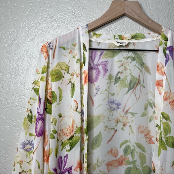 Show Me Your Mumu Metzler Kimono in Flower Press Floral Pattern Embroidered Trim - Picture 6 of 16
